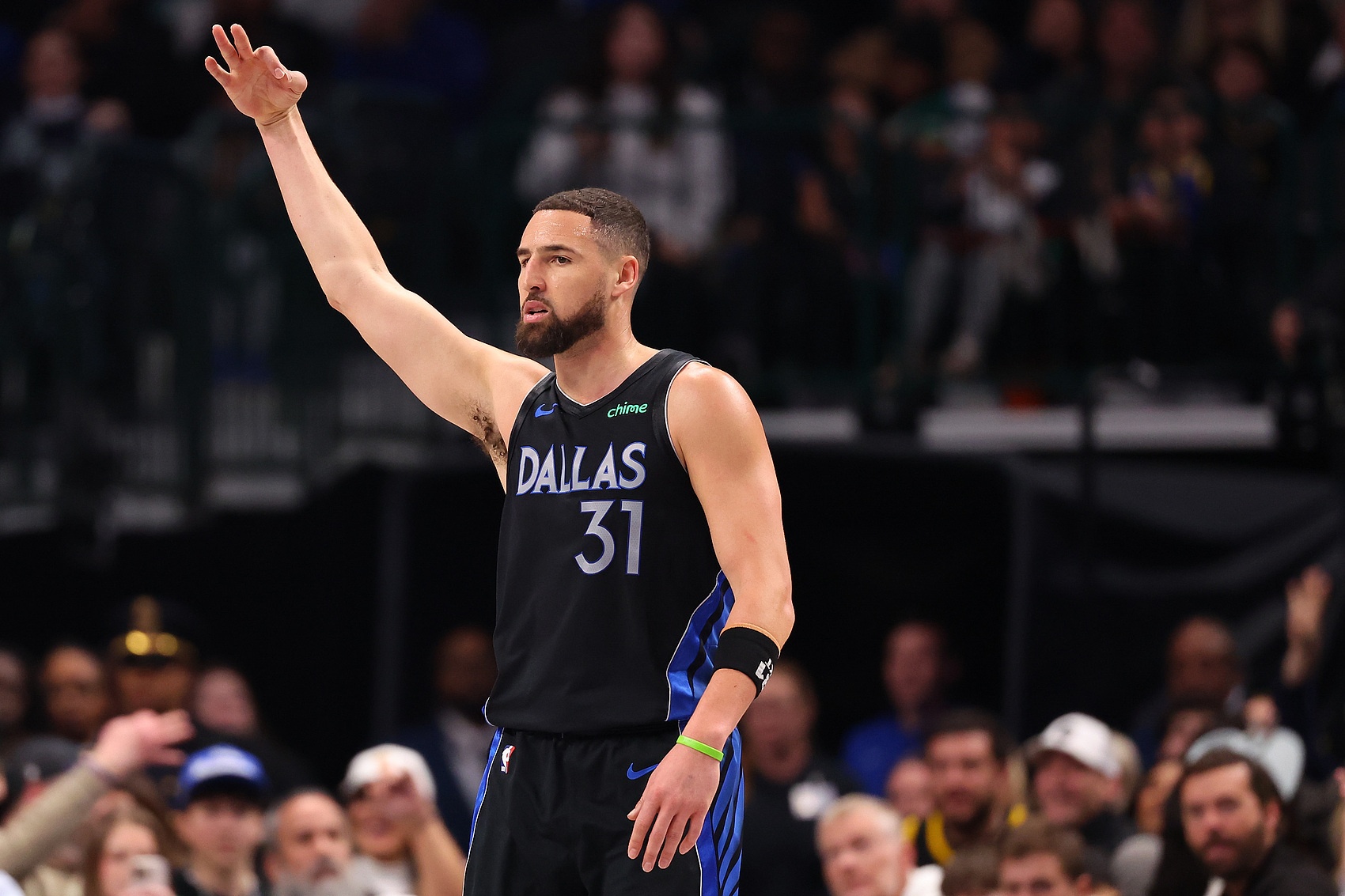 网页版登录-克莱替补出战16分钟 7中3&amp;三分3中2拿到8分2板2助1帽 正负值-4